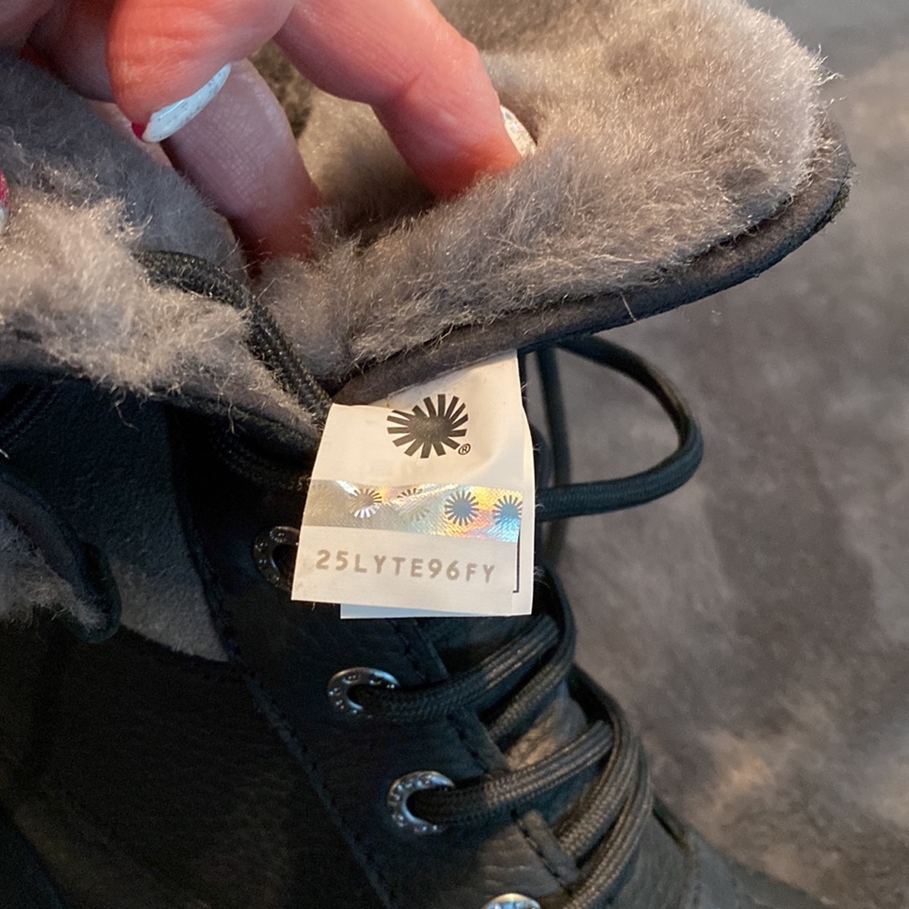 NIB UGG Water Proof Boots w/Faux Fur - Size 7.5 - Picture 13 of 14
